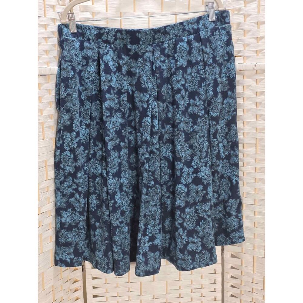 LulaRoe Women'a Skirt size 2xl pre-loved